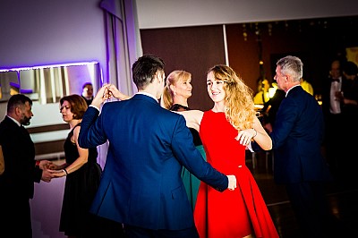 Spoločenské tance SILVER GOLD, pre mierne pokročilých a pokročilých tanečníkov